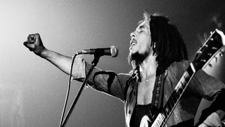 photo du docs histoire 👉 Bob Marley 1976 tentative assassinat concert pour la paix